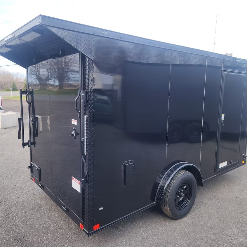 2025 6′ x 12′ CITY SLICKER Enclosed Canuck trailer
